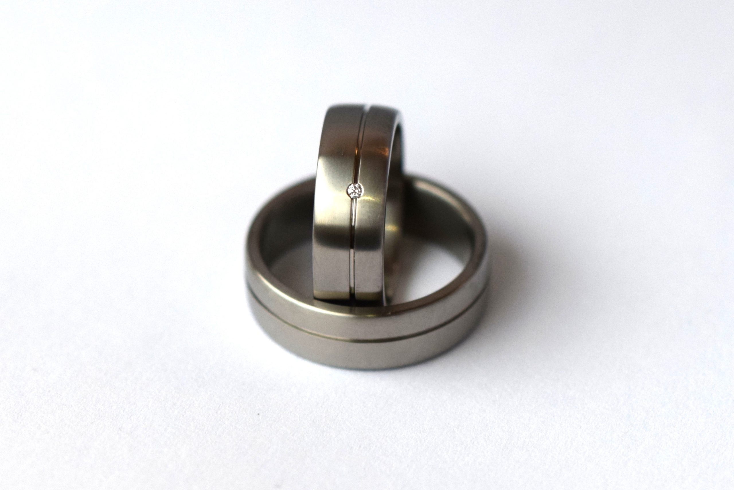 Teuns Design - trouwringen-titanium-scaled-1